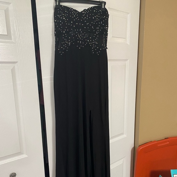 Black strapless formal gown - Picture 1 of 4